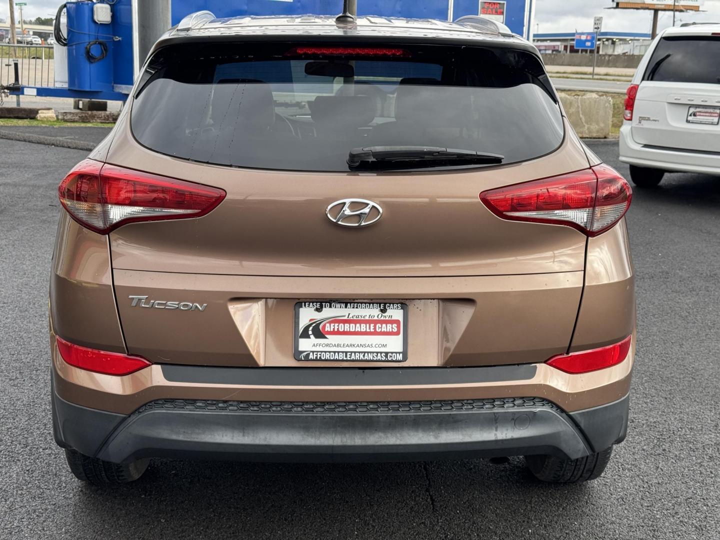 2016 Brown Hyundai Tucson (KM8J33A47GU) with an 4-Cyl, 2.0 Liter engine, Auto, 6-Spd Shiftronic transmission, located at 8008 Warden Rd, Sherwood, AR, 72120, (501) 801-6100, 34.830078, -92.186684 - Photo#6