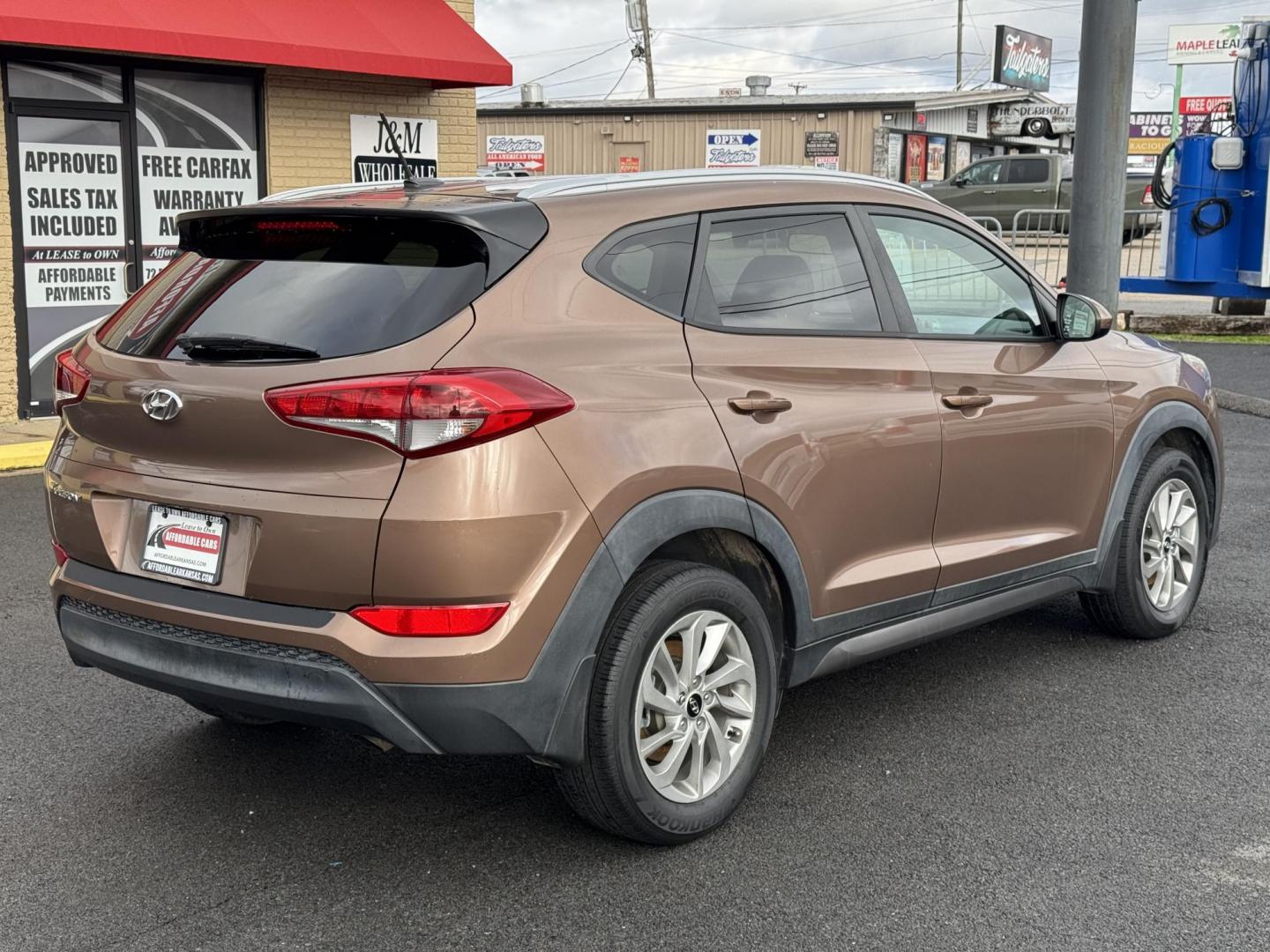 2016 Brown Hyundai Tucson (KM8J33A47GU) with an 4-Cyl, 2.0 Liter engine, Auto, 6-Spd Shiftronic transmission, located at 8008 Warden Rd, Sherwood, AR, 72120, (501) 801-6100, 34.830078, -92.186684 - Photo#7