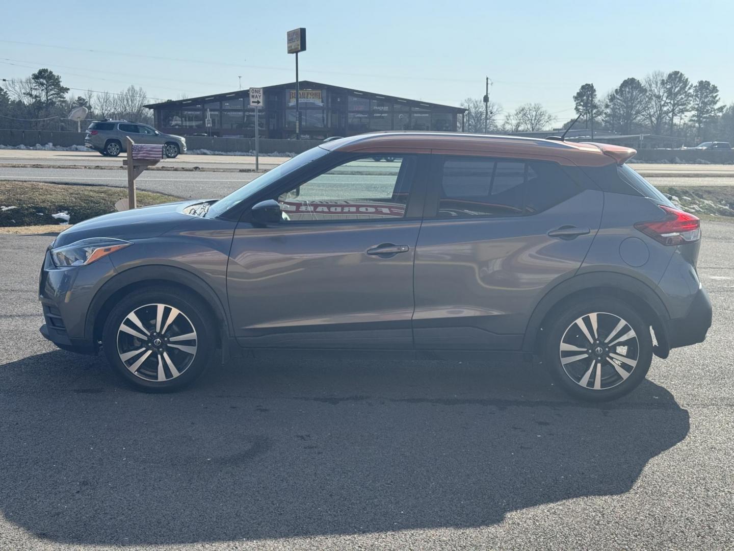 2019 Gray Nissan Kicks (3N1CP5CU4KL) with an 4-Cyl, 1.6 Liter engine, Auto, CVT Xtronic transmission, located at 8008 Warden Rd, Sherwood, AR, 72120, (501) 801-6100, 34.830078, -92.186684 - Photo#4