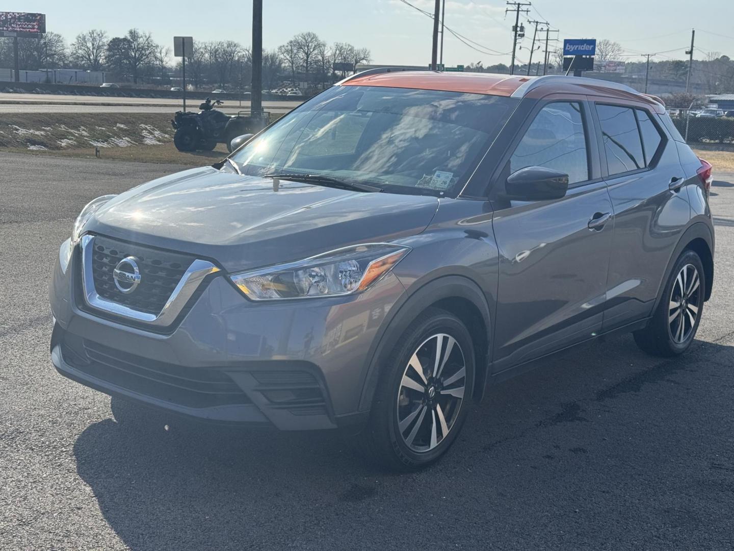 2019 Gray Nissan Kicks (3N1CP5CU4KL) with an 4-Cyl, 1.6 Liter engine, Auto, CVT Xtronic transmission, located at 8008 Warden Rd, Sherwood, AR, 72120, (501) 801-6100, 34.830078, -92.186684 - Photo#3