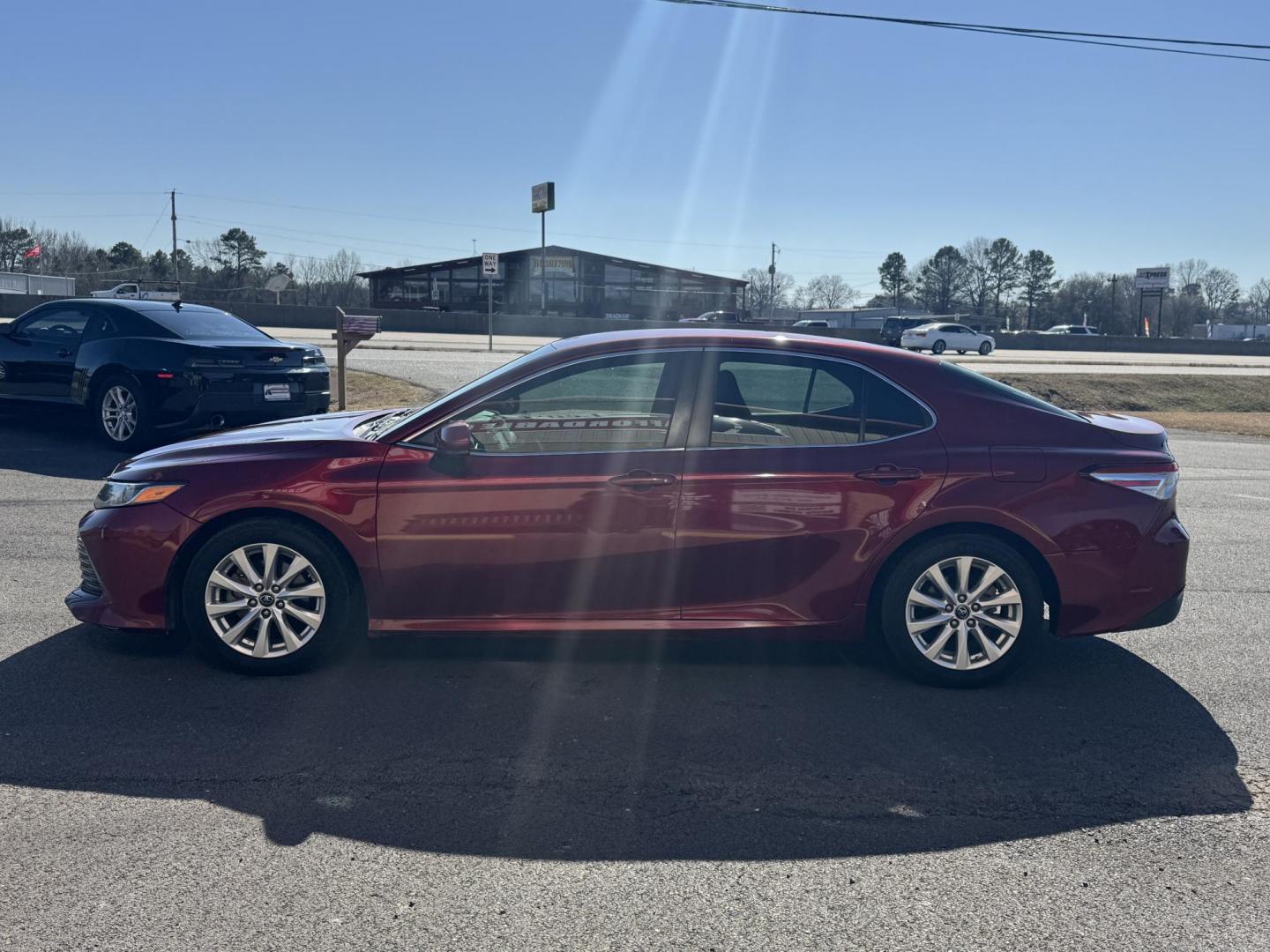 2018 Maroon Toyota Camry (4T1B11HK1JU) with an 4-Cyl, 2.5 Liter engine, Auto, 8-Spd SeqShft transmission, located at 8008 Warden Rd, Sherwood, AR, 72120, (501) 801-6100, 34.830078, -92.186684 - Photo#4